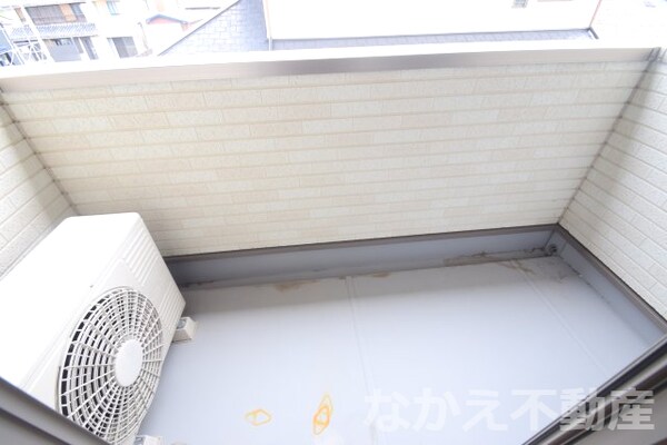 バルコニー(お洗濯にも便利なバルコニー付き)