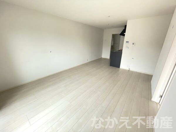 居室(こちらの居間で趣味の時間をお楽しみください)