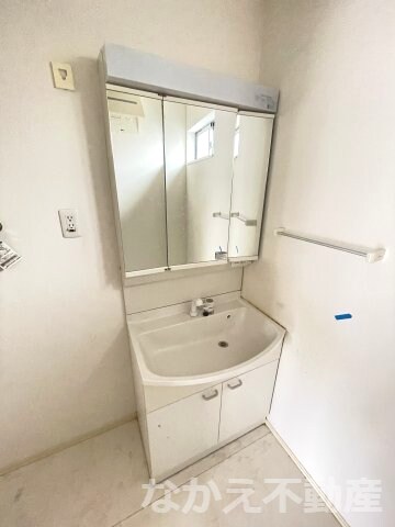 物件内観写真8　(忙しい朝には欠かせない洗面所です)