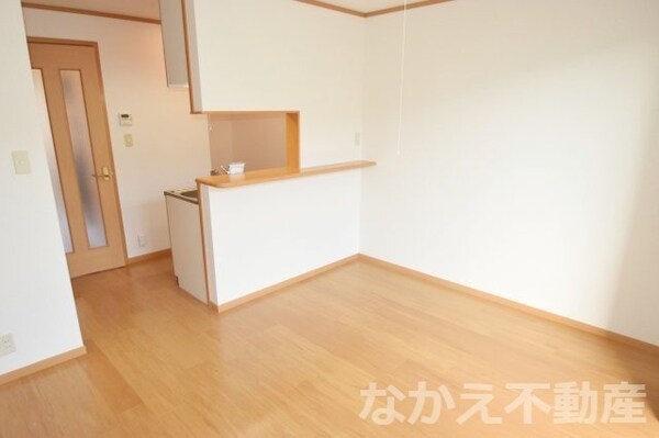 居室(こちらのリビングで趣味の時間をお楽しみください)