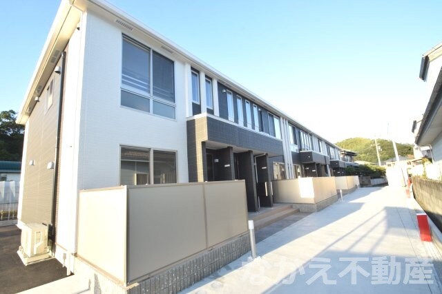 物件外観写真1　(外観もきれいです)