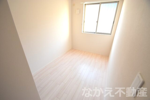 物件内観写真3　(使い勝手のいい寝室です)