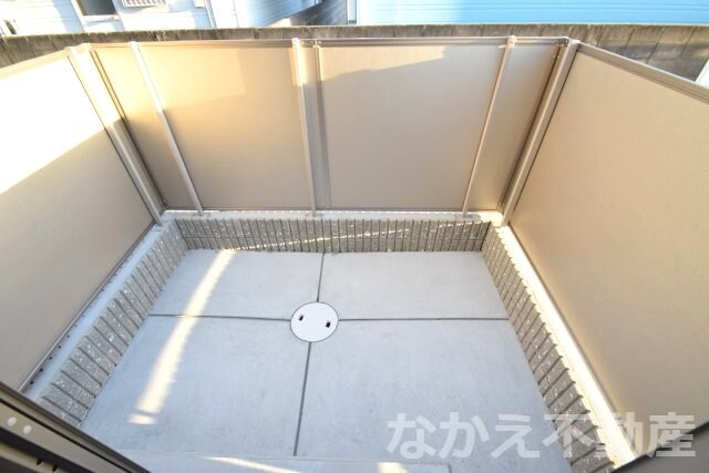 物件内観写真10　(お洗濯にも便利なバルコニー付き)