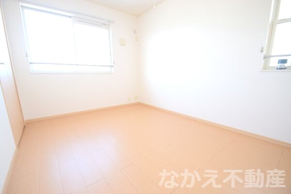 寝室(広くて明るい寝室)