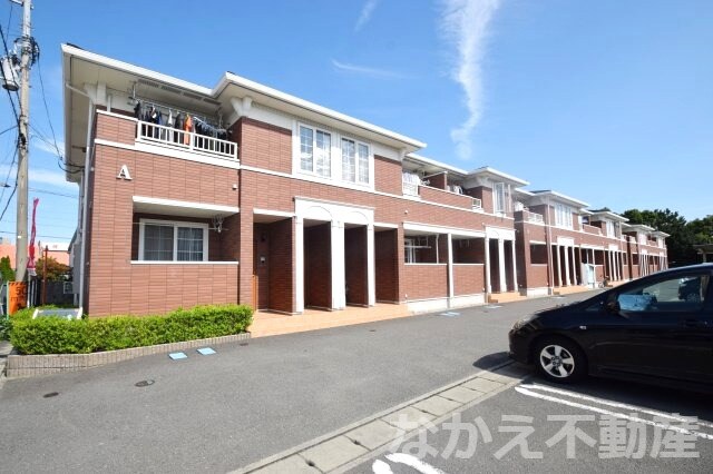 物件外観写真1　(きれいな外観です)