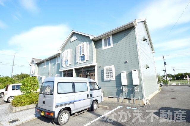 物件外観写真1　(落ち着いた雰囲気の外観です)