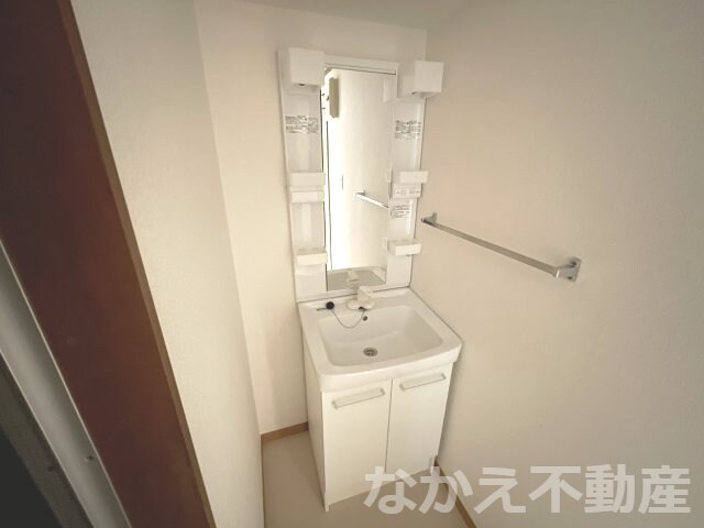 物件内観写真7　(明るい洗面所です)