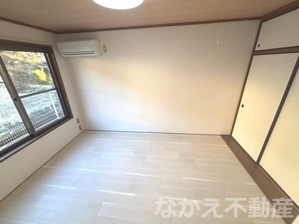 寝室(落ち着いて過ごせるお部屋なので、寝室にいかがでしょうか)