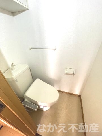 物件内観写真8　(落ち着いた色調のトイレです)