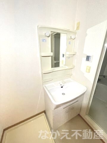 物件内観写真10　(コンパクトで使いやすい洗面所)