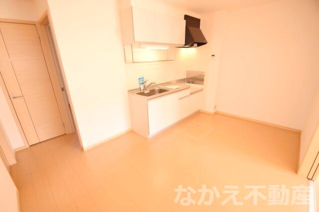 物件内観写真2　(リビングです)