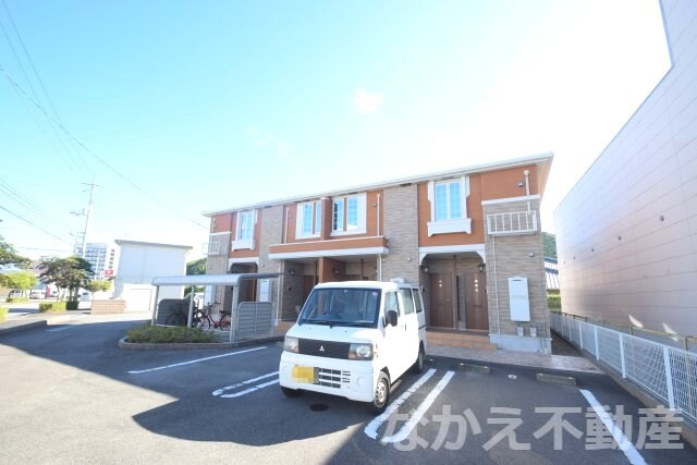 物件外観写真1　(きれいな外観です)