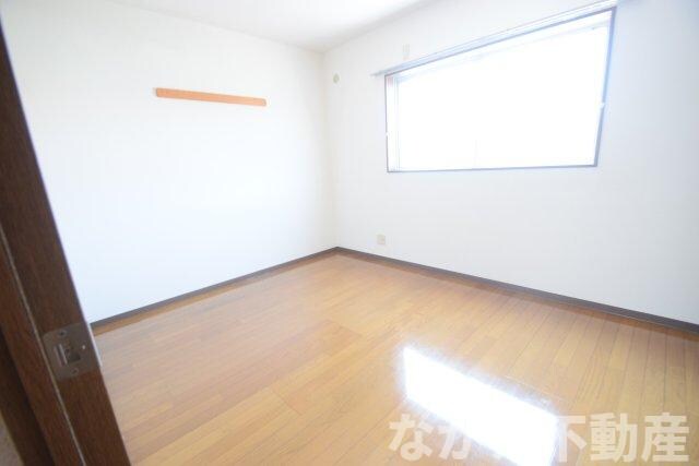 物件内観写真4　(使い勝手のいい洋室です)