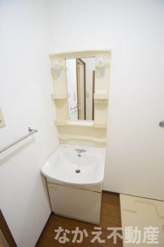 物件内観写真8　(脱衣スペースもあります)