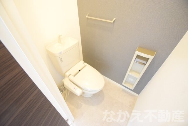 物件内観写真6　(ゆったりとした空間のトイレです)
