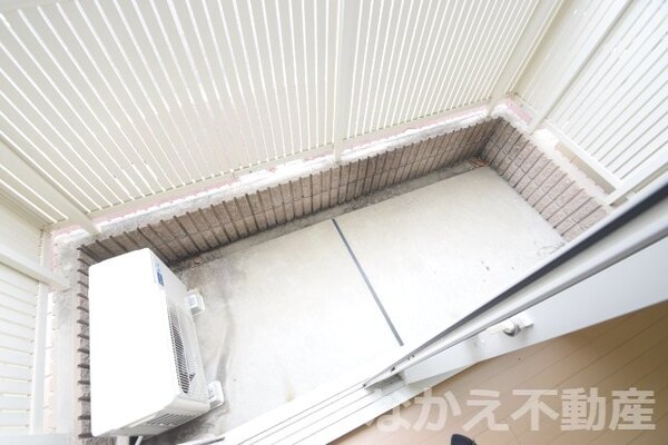 バルコニー(開放的で明るい空間を演出してくれるバルコニーです)