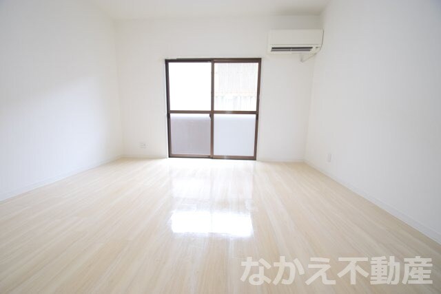 物件内観写真4　(ゆったり過ごせる居間です)