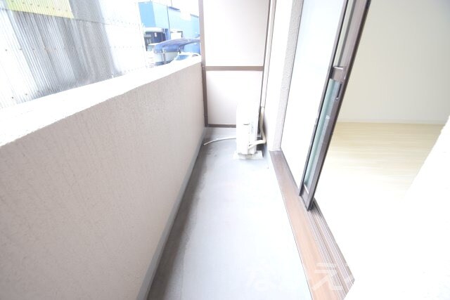 物件内観写真12　(外からの目が気にならないバルコニーで洗濯物が干せます)