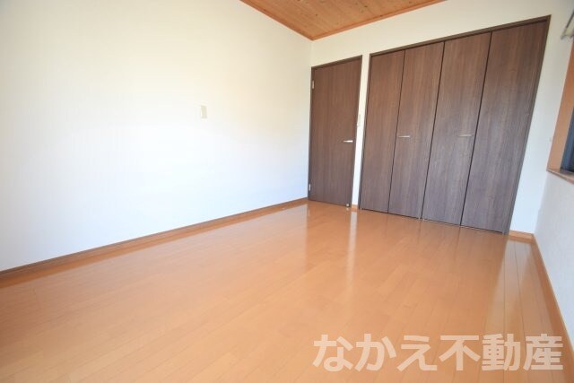 物件内観写真4　(開放的な寝室です)