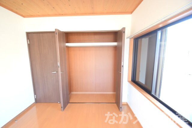 物件内観写真10　(便利な収納スペースです)