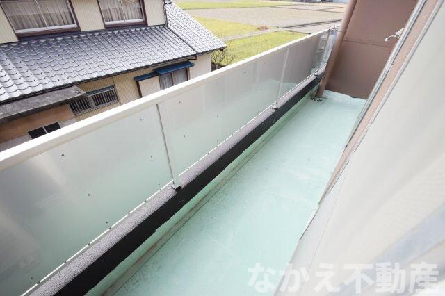 物件内観写真11　(暖かな日差しのふりそそぐバルコニー)