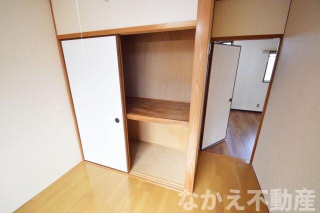 物件内観写真12　(小物を収納するのに便利です)