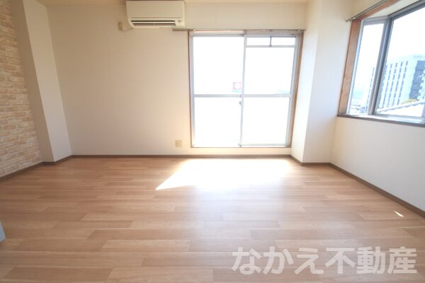 寝室(落ち着いて過ごせるお部屋なので、寝室にいかがでしょうか)