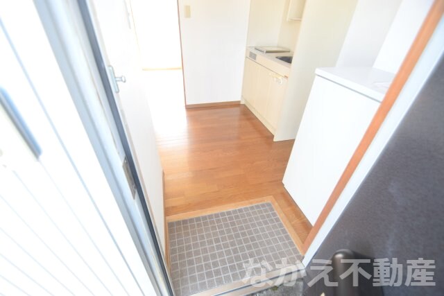 物件内観写真8　(シンプルで使いやすい玄関です)