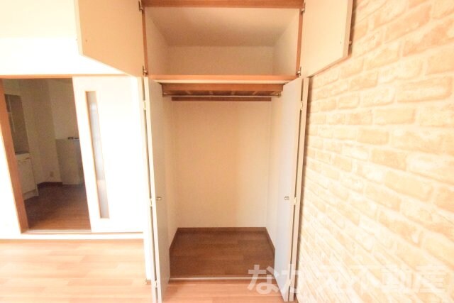 物件内観写真10　(ちょっとした収納スペースも充実しています)