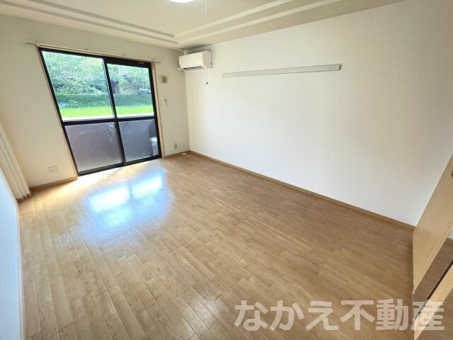 物件内観写真3　(個人の部屋や寝室として使える洋室です)