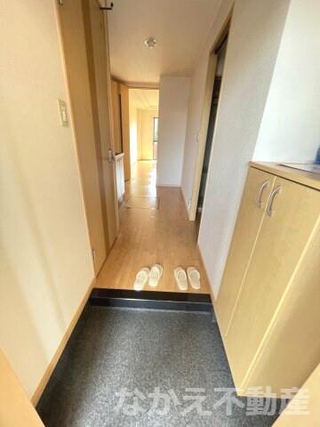 物件内観写真10　(収納もある玄関です)