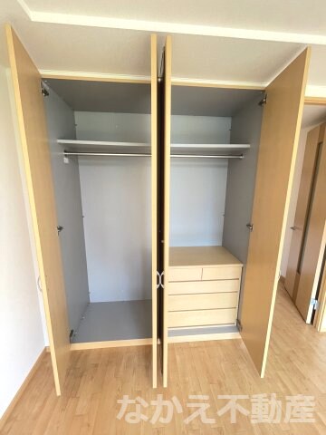 物件内観写真12　(便利な収納スペースです)