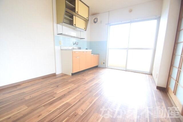 物件内観写真3　(ゆったり過ごせる居間です)