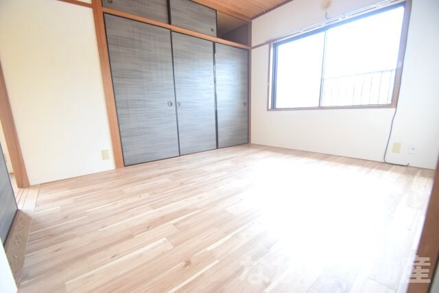 物件内観写真5　(開放的な寝室です)