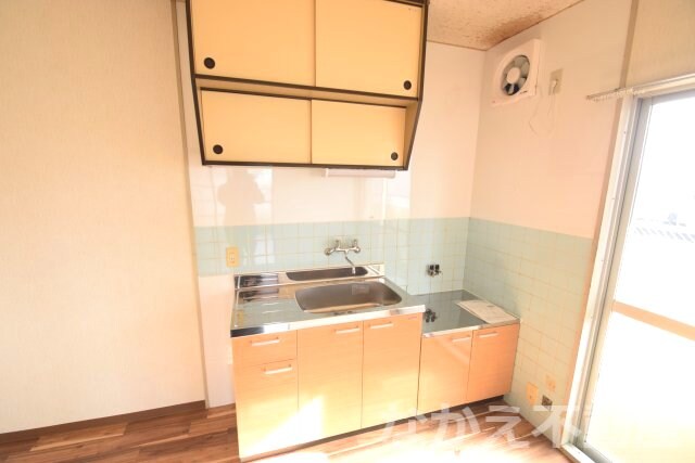 物件内観写真6　(コンパクトなキッチンで掃除もラクラク)