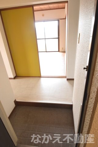 物件内観写真10　(収納もある玄関です)