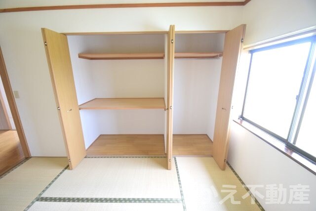 物件内観写真11　(収納スペース豊富です)