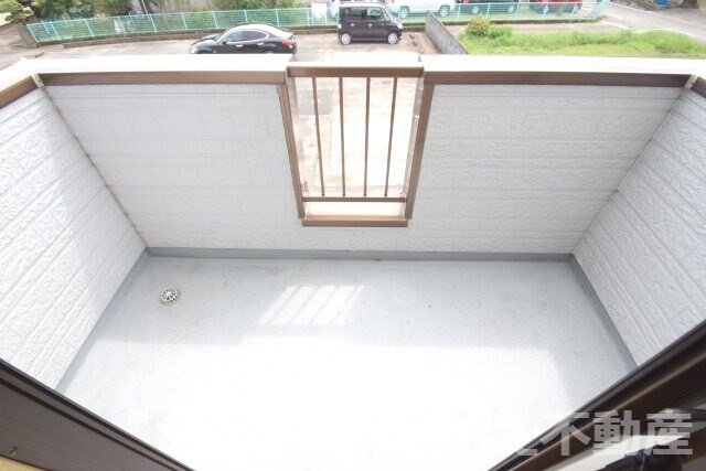 物件内観写真12　(落ち着いた時間を過ごせるバルコニーです)