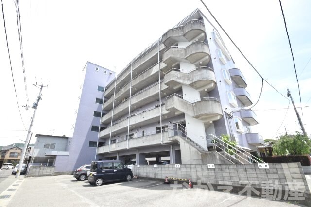 物件外観写真1　(落ち着いた雰囲気の外観です)