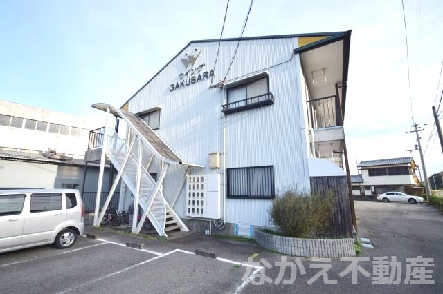 物件外観写真1　(外観は落ち着いています)