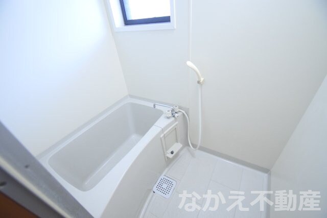 物件内観写真6　(コンパクトで使いやすいお風呂です)