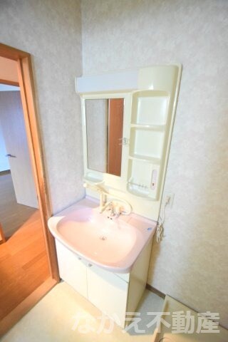 物件内観写真8　(脱衣スペースもあります)