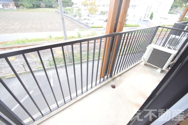 物件内観写真11　(広々としたバルコニーです)