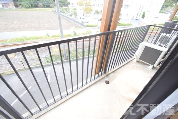 バルコニー(広々としたバルコニーです)