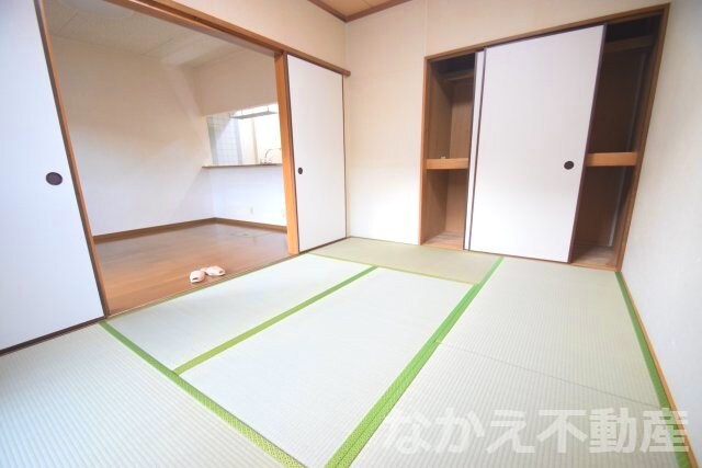 物件内観写真13　(開放的な寝室です)