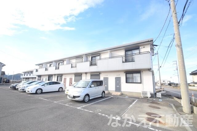 物件外観写真1　(きれいな外観です)