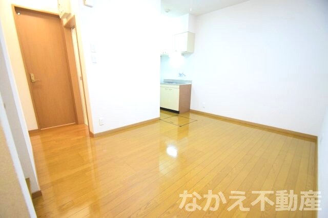 物件内観写真3　(開放的な寝室です)