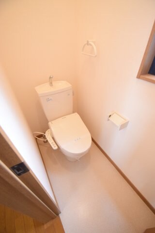 物件内観写真7　(コンパクトで使いやすいトイレです)