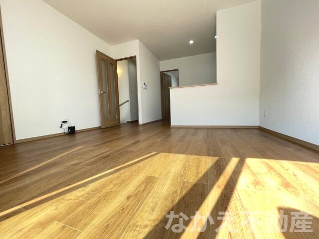 物件内観写真2　(おしゃれなリビングです)