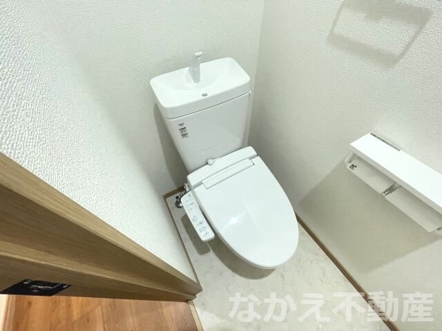 物件内観写真6　(ゆったりとした空間のトイレです)